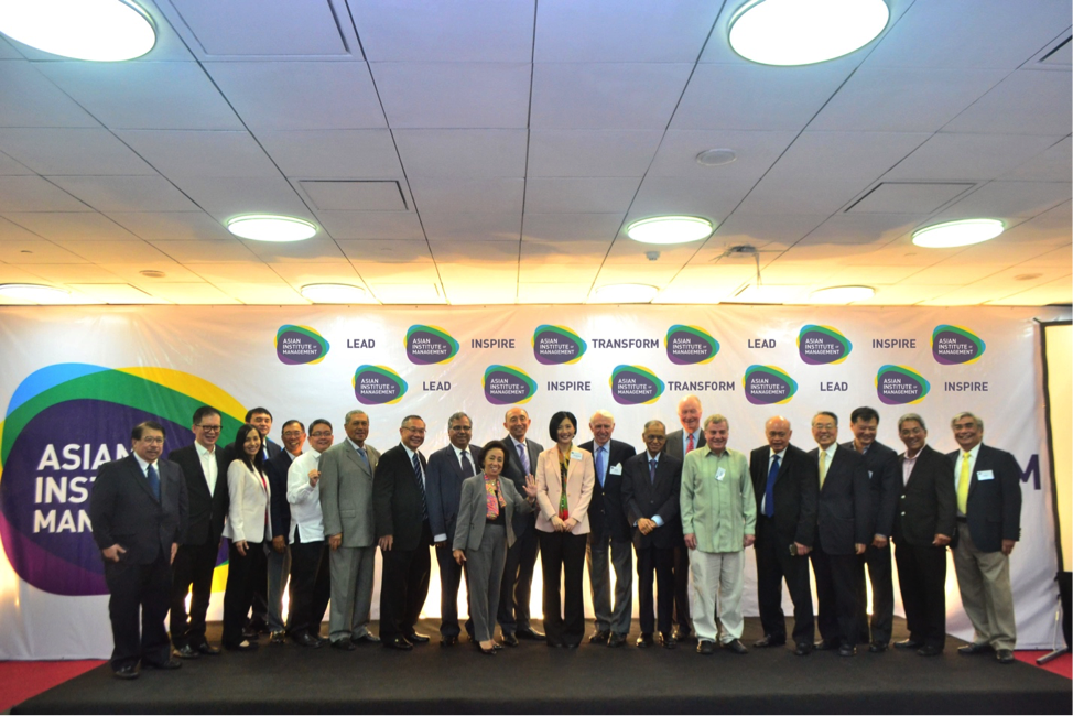 Members of the AIM Board of Governors, Board of Trustees and Faculty greet the media in support of the dynamic transformation of the Institution: (L-R) Mr. Alex Tanwangco, Mr. Dato’ Paduka Timothy Ong Teck Mong, Prof. Tet Manalac, Prof. Ron Chua, Mr. Felipe Diego, Fr. Jose Ramon Villarin, SJ, Mr. Tun Ahmad Sarji Bin Abdul Hamid, Mr. Robert Kuan, Fr. E. Abraham, SJ, Amb. Delia Albert, Napoleon Nazareno, Dr. Jikyeong Kang, Dr. Ralph Sorenson, Dr. N. R. Narayana Murthy, Sir David Newbigging, OBE, Mr. Mark Fuller, Mr. Pedro Garrucho Jr., OBE, Mr. Stan Shih, Mr. Philip Ng, Mr. Greg Atienza, Mr. Arps De Vera.