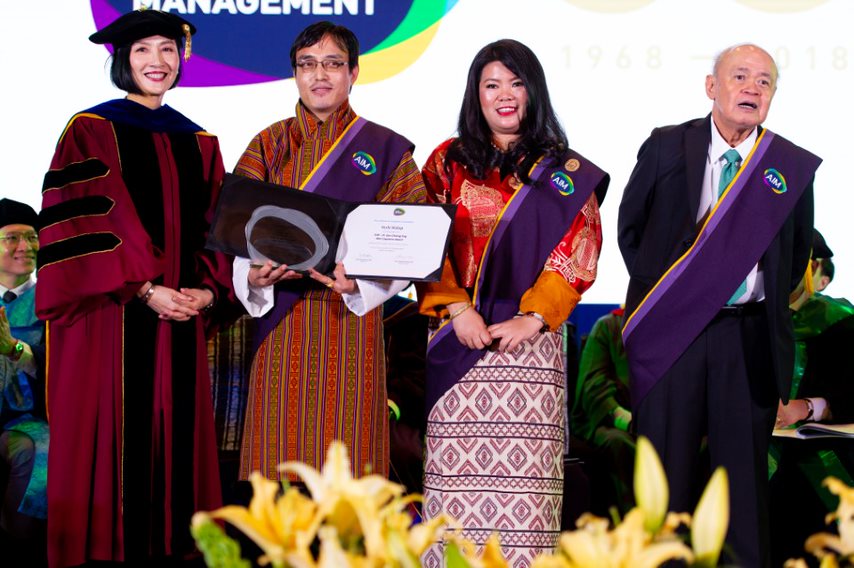 Yeshi Nidup (MDM 2018) winning the AIM Best Capstone Award 