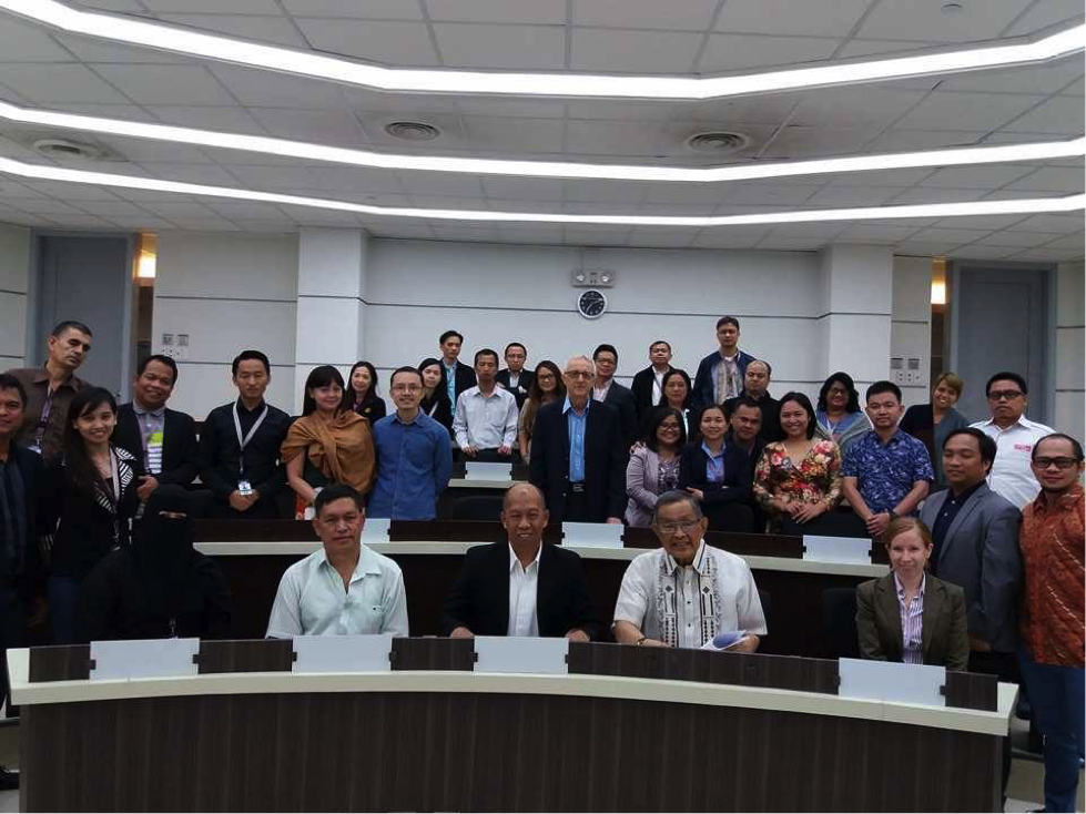 The Class of MDM 2017 and ZSDM staff pose with (from left) Ustadz Esmael Ebrahim, PCID; Ernani M. Dionisio, Philippine Accreditation Bureau, DTI;  with AIM Prof. Mayo Lopez, AIM and AIM Resident Fellow Helen Palfreyman after Ustadz Ebrahim’s Halal Industry lecture.