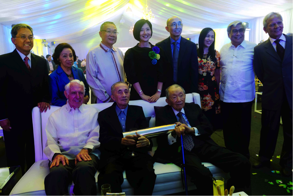 (Below from left) Bud Sorenson, Oscar López, and Washington SyCip are joined by (above from left) Greg Atienza, Delia Albert, Robert Kuan, Jikyeong Kang, Polly Nazareno, Tet Mañalac, Arps De Vera, and Gabby Paredes