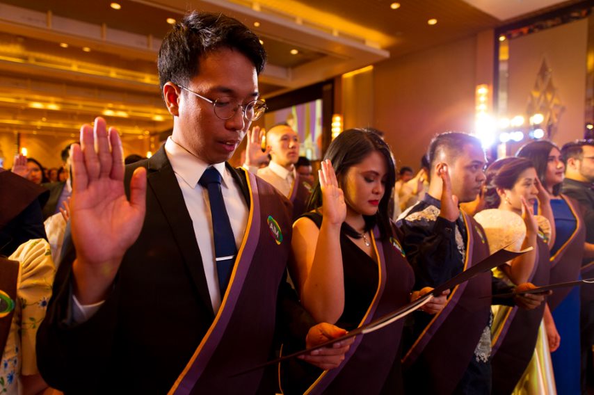 Graduates taking their oaths during their induction to the AIM Alumni Association 