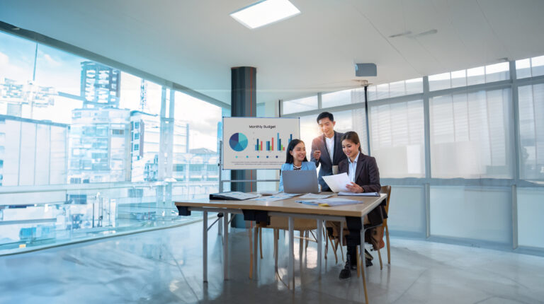 Asian,Business,Adviser,Meeting,To,Analyze,And,Discuss,The,Situation