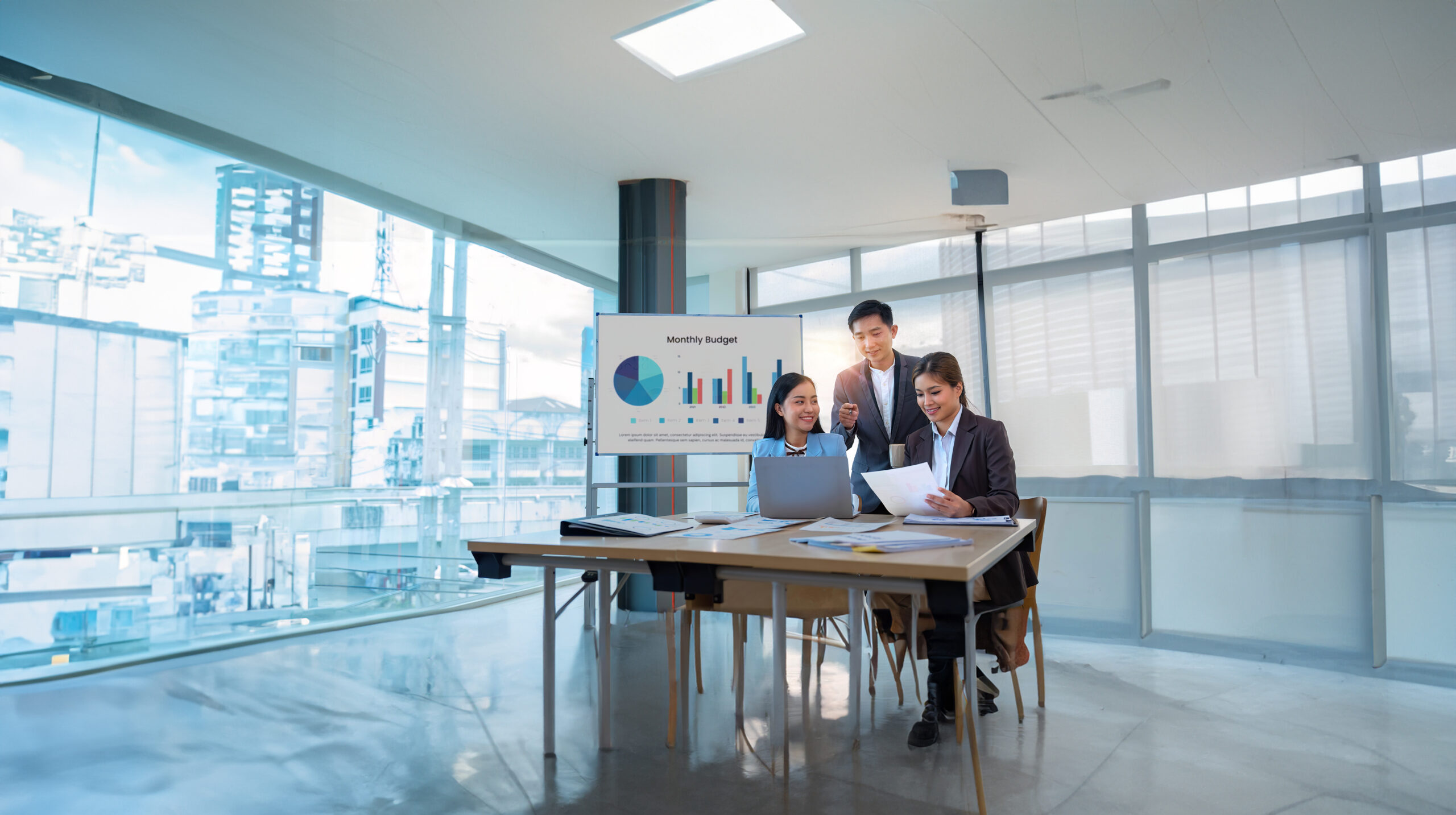 Asian,Business,Adviser,Meeting,To,Analyze,And,Discuss,The,Situation
