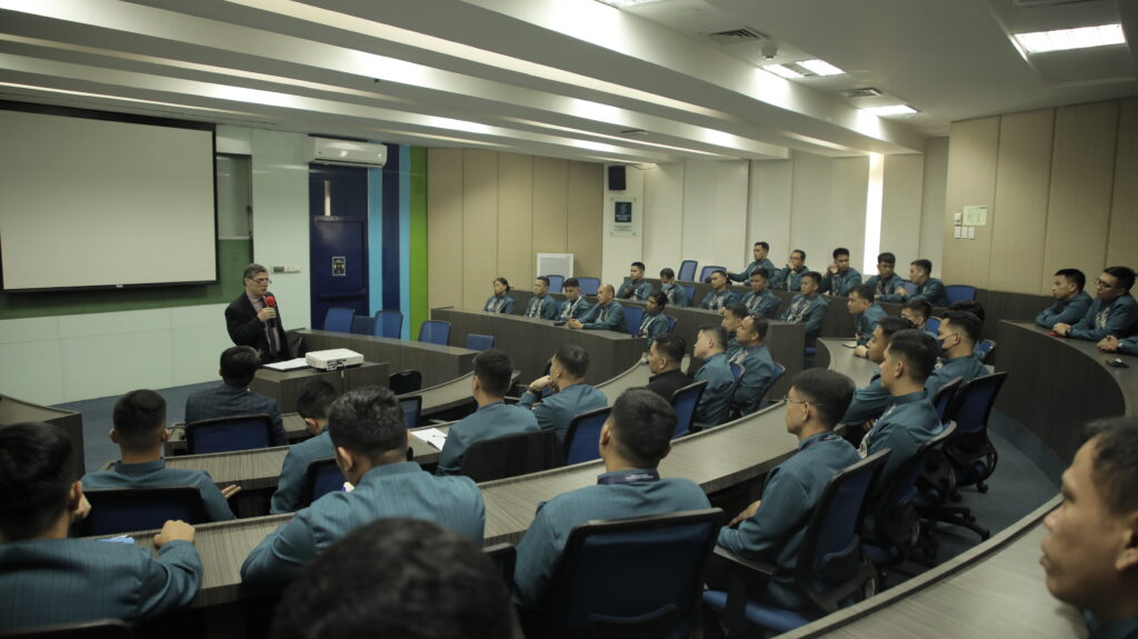 Professor Olivier Roche, PhD, School Head, Stephen Zuellig School of Development Management sets the tone for the benefits of the masterclass in the military  