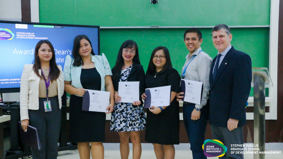 awarding of the Dean’s List certificate-2