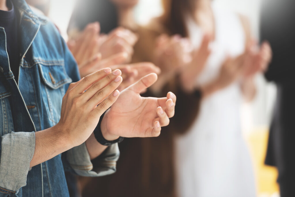 people clapping