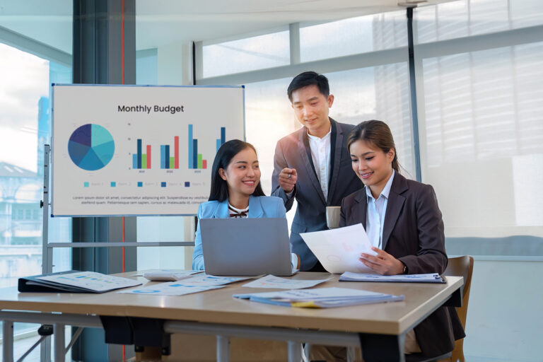 Asian,Business,Adviser,Meeting,To,Analyze,And,Discuss,The,Situation