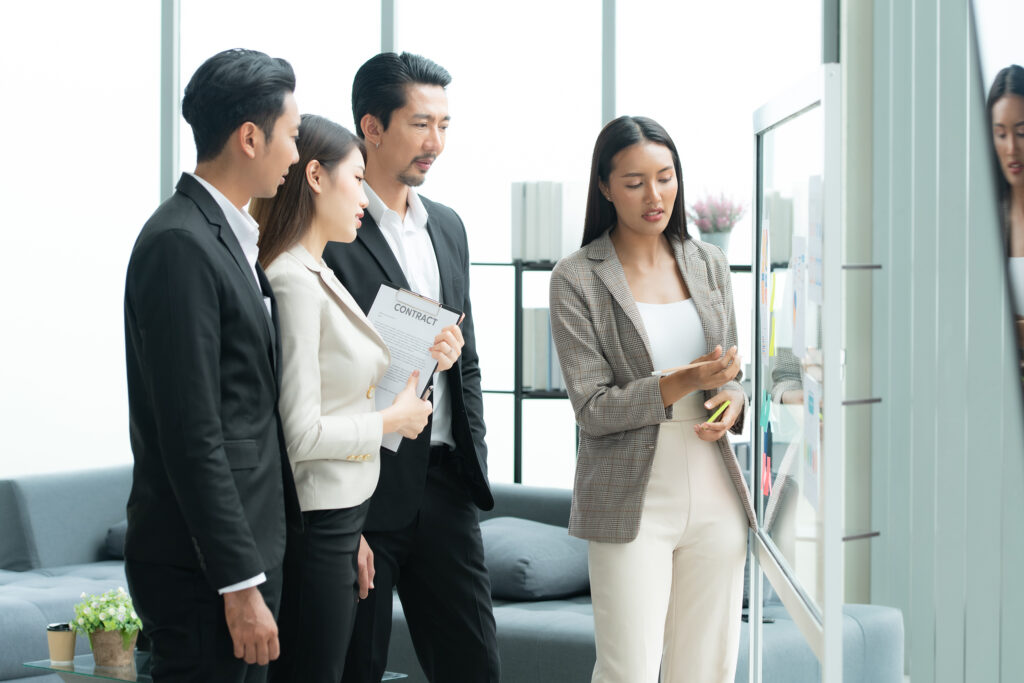 Young entrepreneurs in a meeting to brainstorm ideas